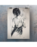 De dos, tenant sa robe