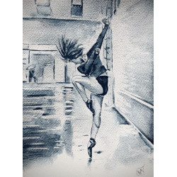 Danseuse dans la rue et sous la pluie