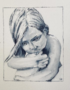 Petite fille songeuse